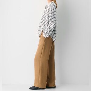 Aritzia Effortless Pant Short